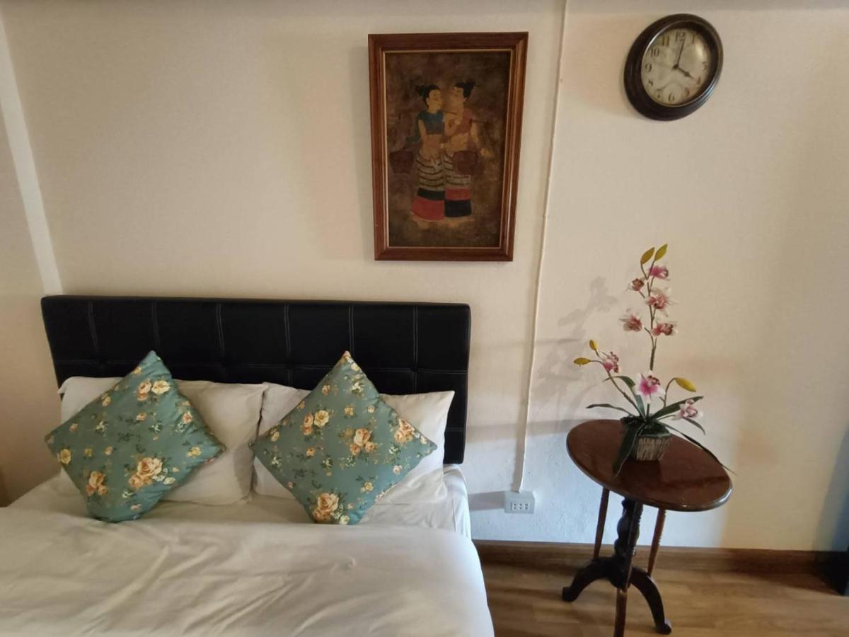 Soft Night Barzaar Hostel Chiang Mai Exterior photo